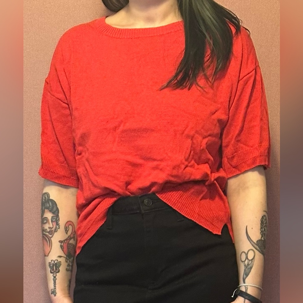 Ann Taylor short-sleeved sweater sweater tee.